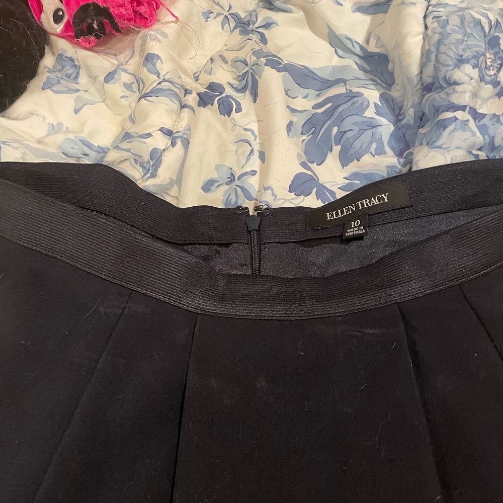 Ellen Tracy navy blue skirt
